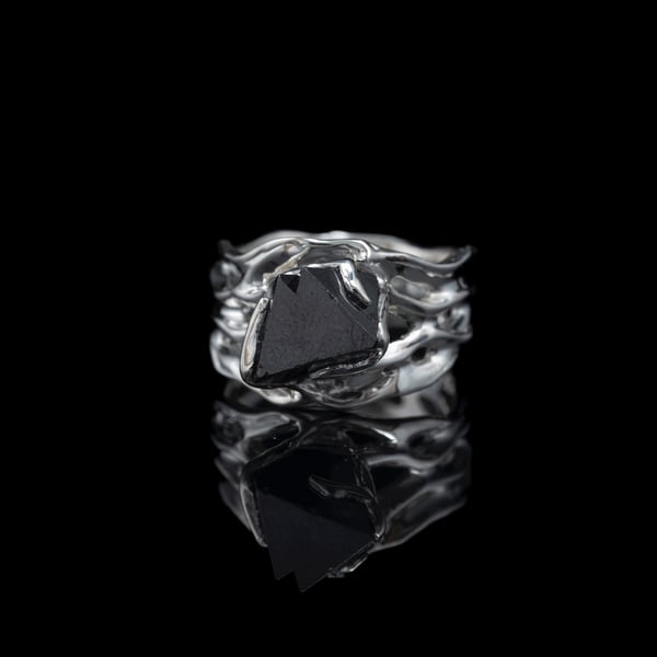 Каблучка з магнетитом