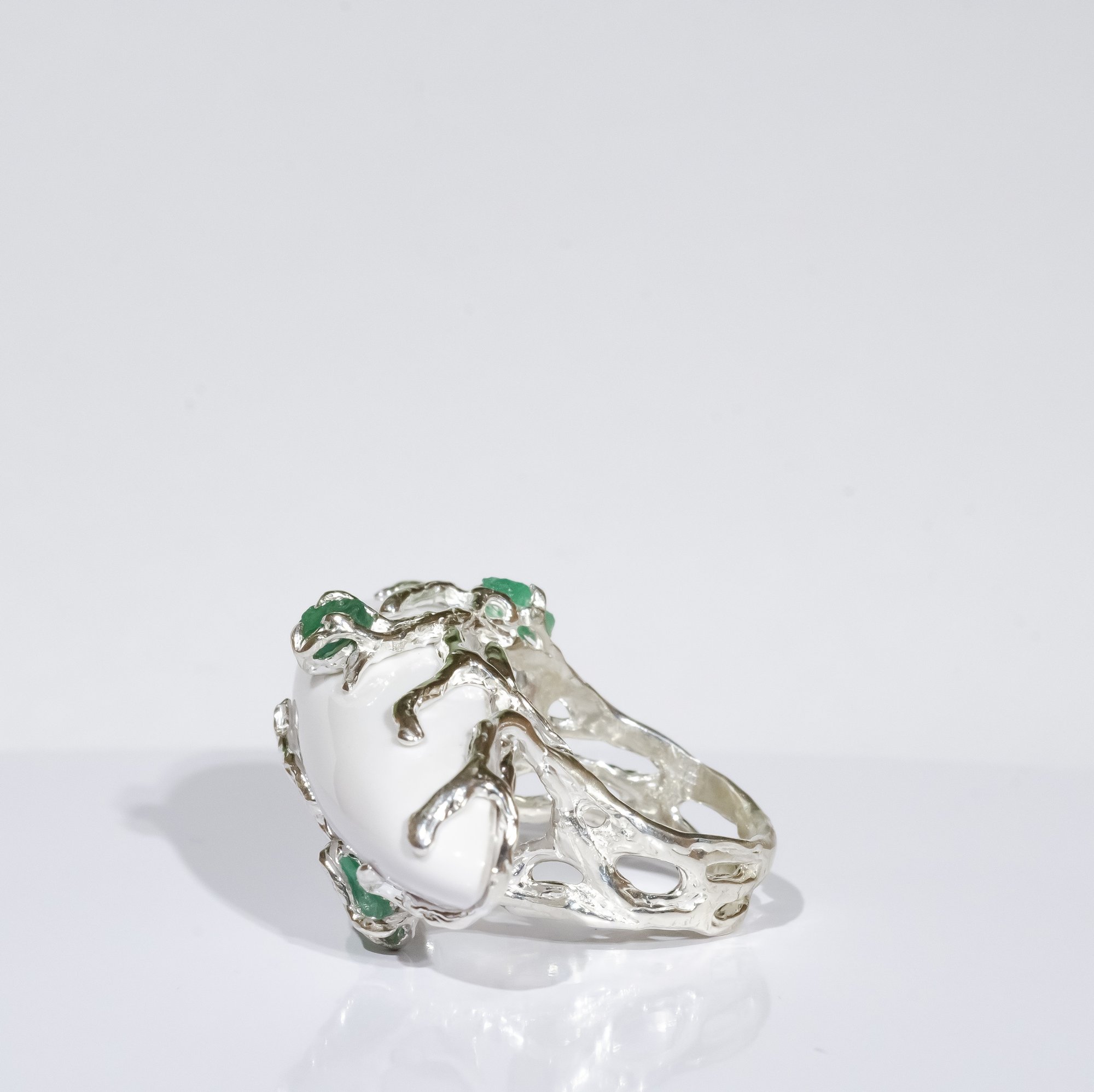 Каблучка з кахолонгом та смарагдами - зображення 3