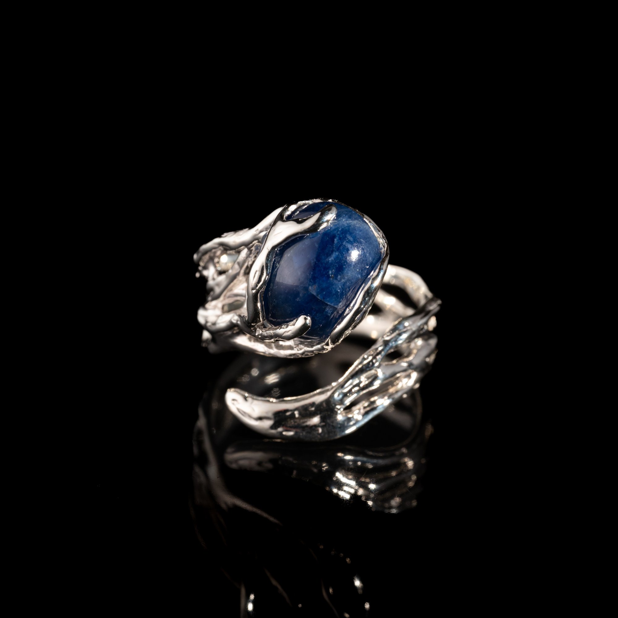 Каблучка з сапфіром