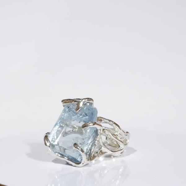 Каблучка з блакитним топазом