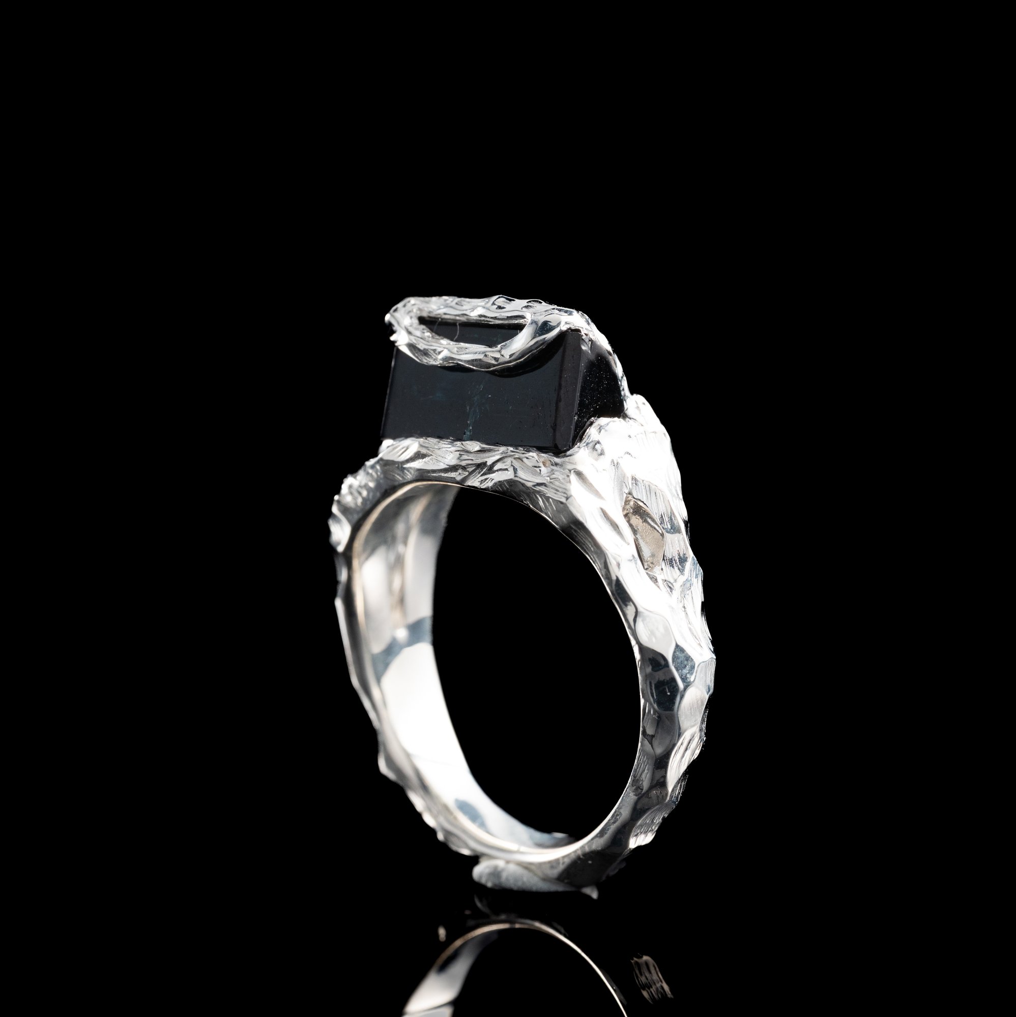 Каблучка з індиголітом