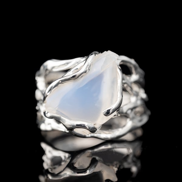 Каблучка з місячним камінням