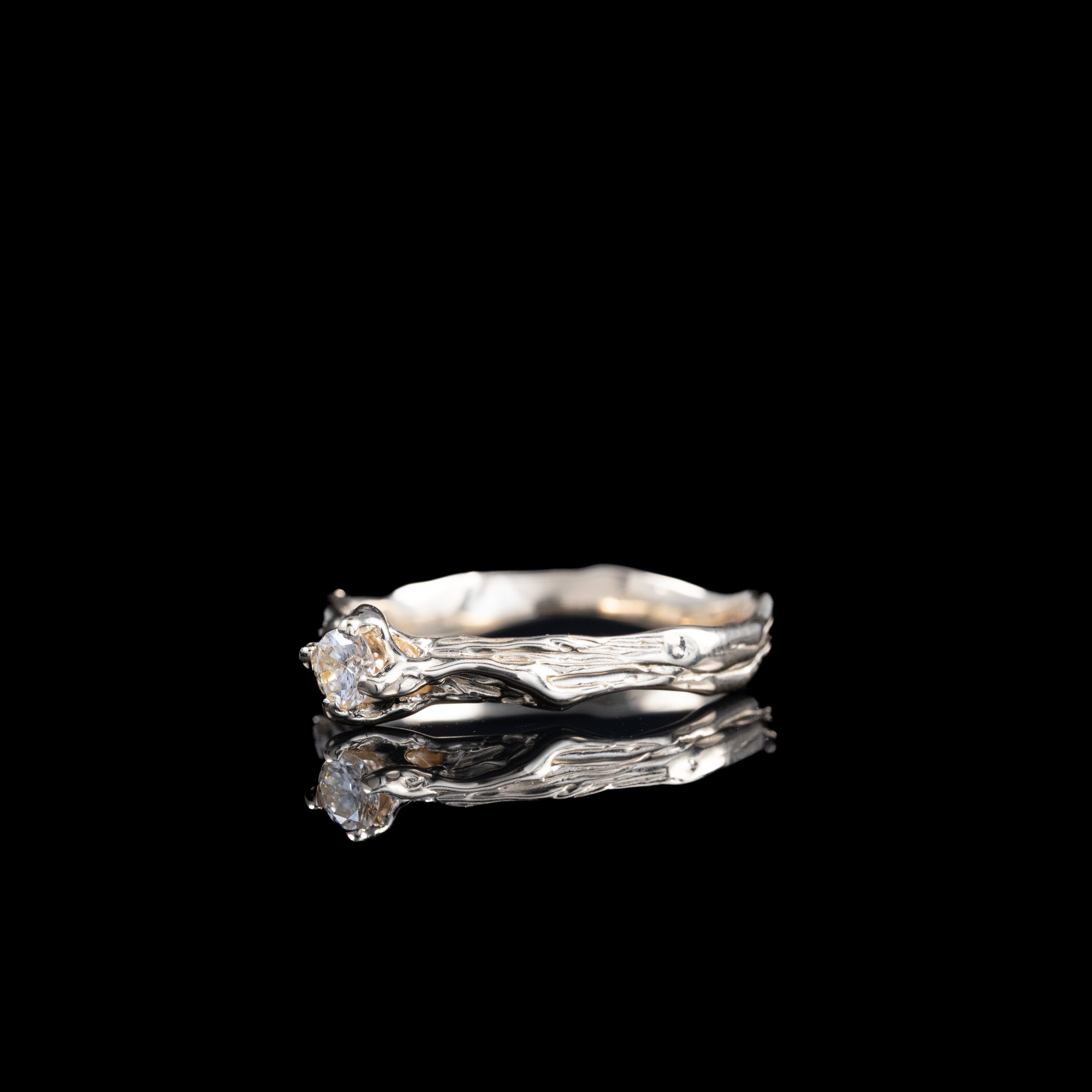 Золота каблучка з діамантом - зображення 3