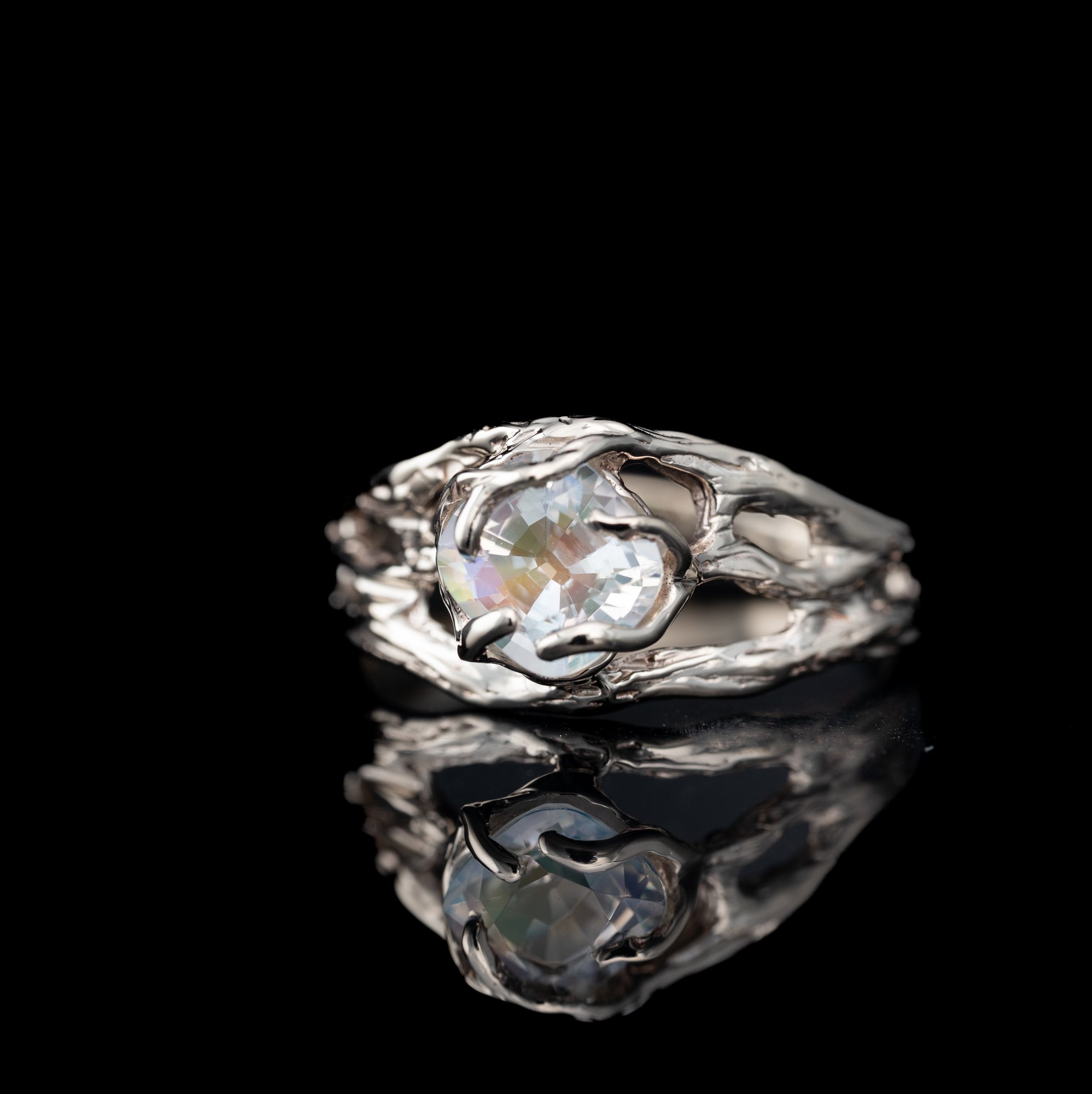 Золота каблучка з місячним камінням - зображення 4