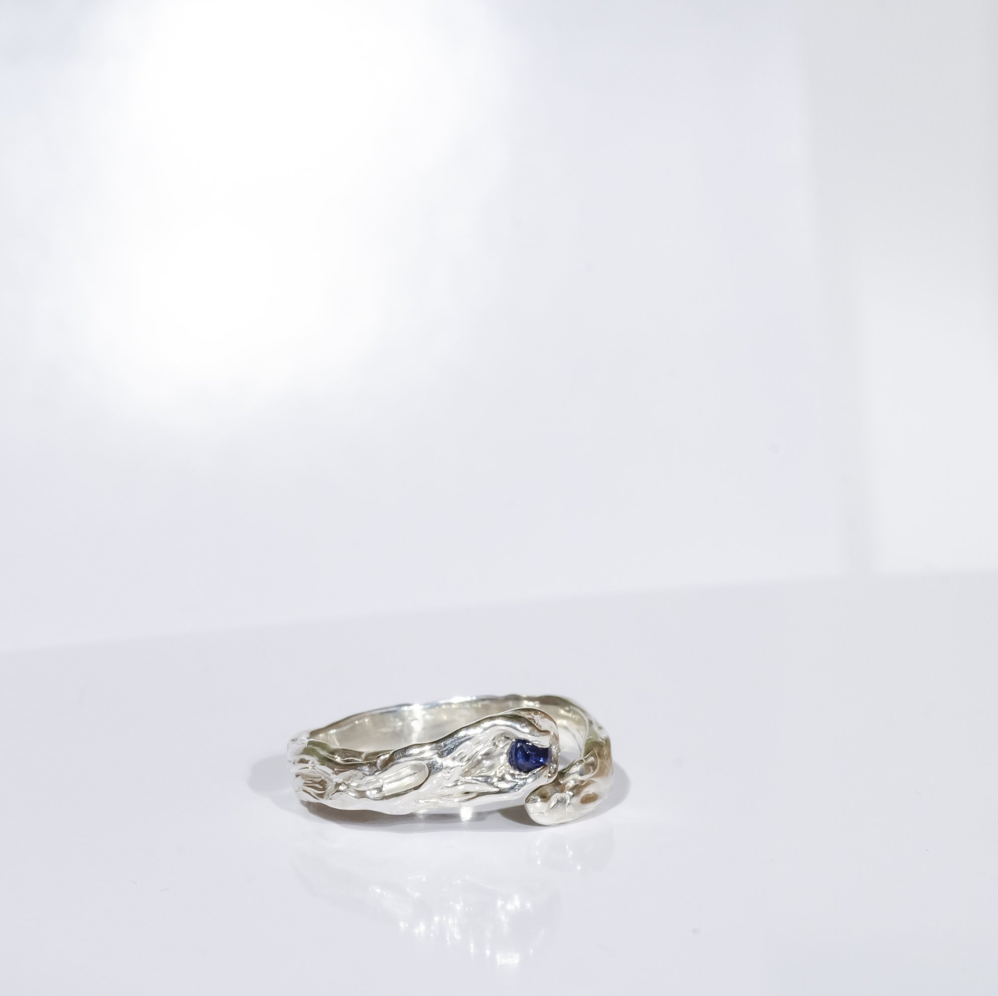 Каблучка з сапфіром