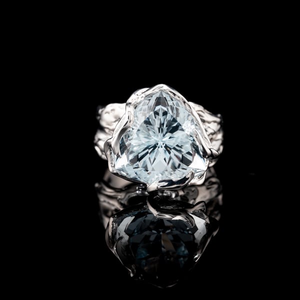 Каблучка з блакитним топазом