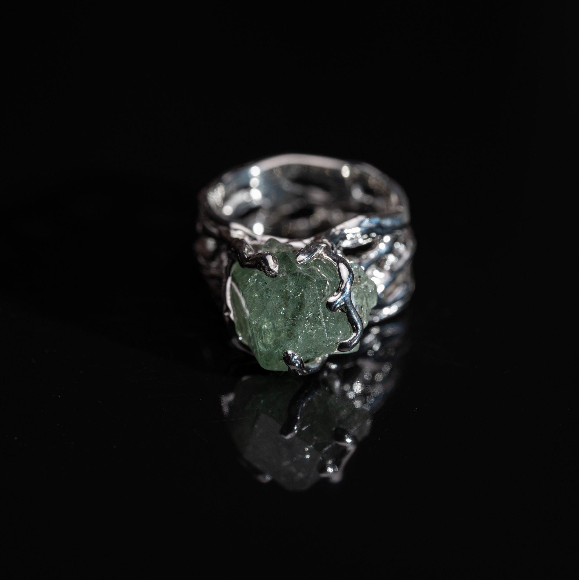 Каблучка з мятним гранатом