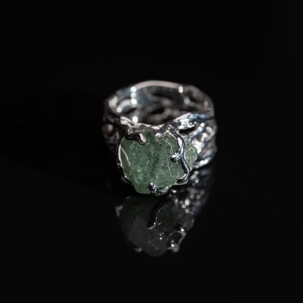 Каблучка з мятним гранатом