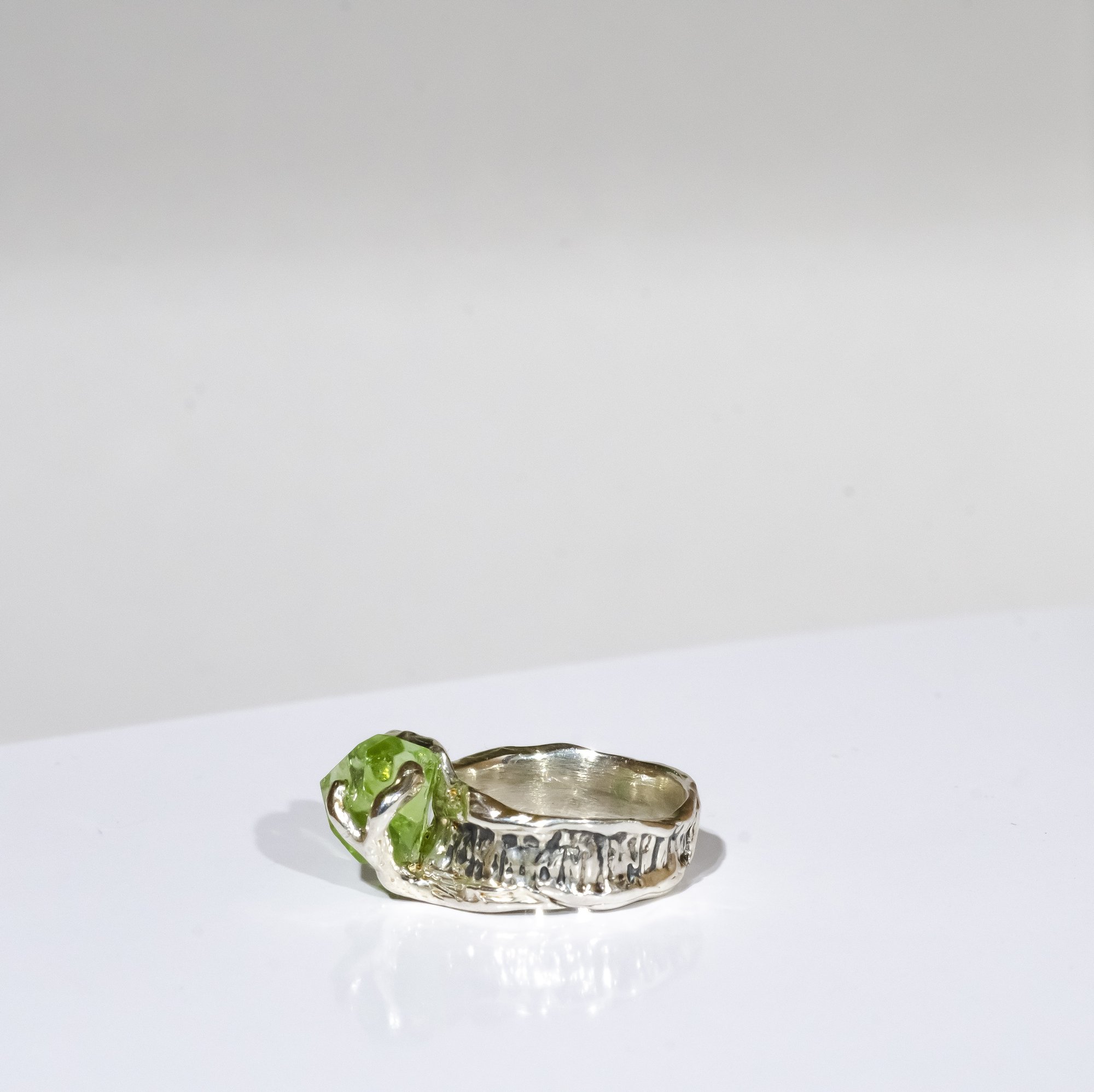 Каблучка з хризолітом - зображення 3