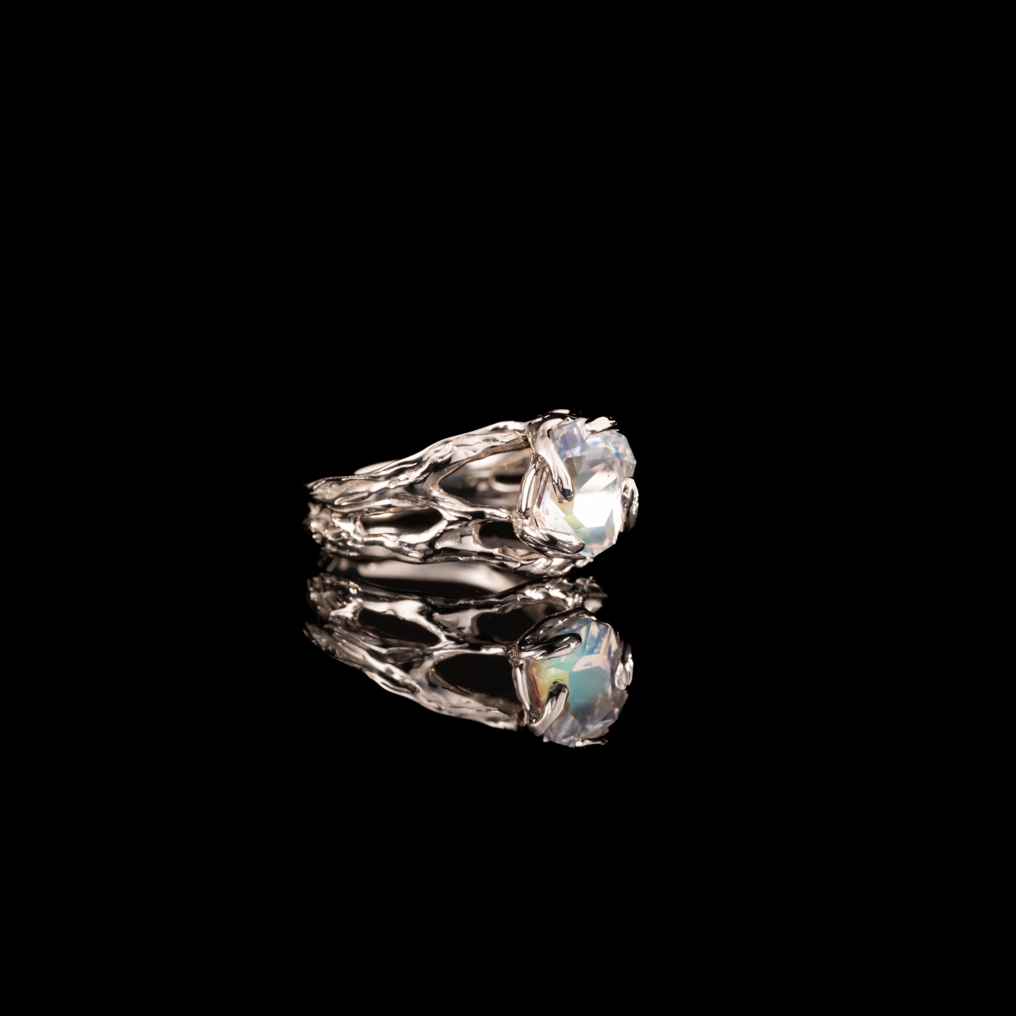 Золота каблучка з місячним камінням - зображення 2