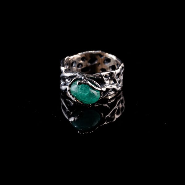 Каблучка зі смарагдом