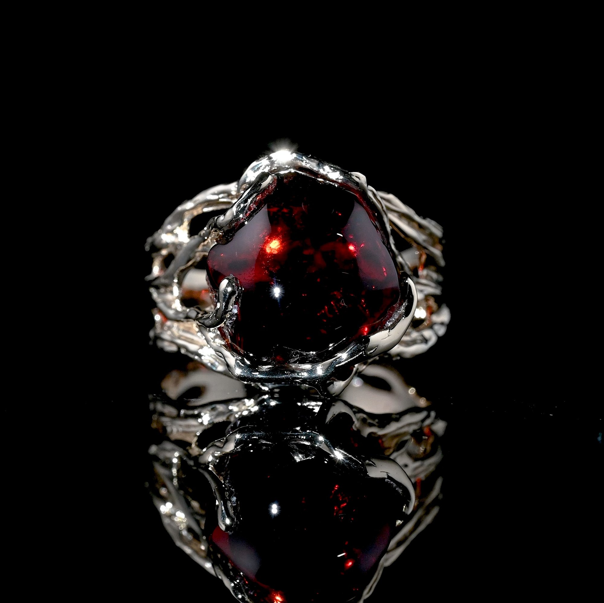 Золота каблучка з гранатом - зображення 1