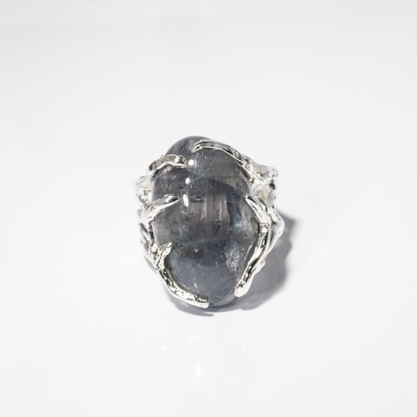 Каблучка з іолітом