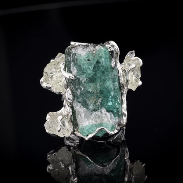 Каблучка з смарагдом та геліодорами