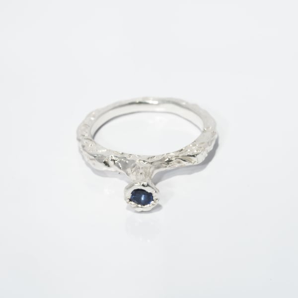 Каблучка з сапфіром