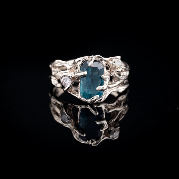 Золота каблучка з індиголітом та діамантами