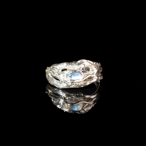 Каблучка з місячним камінням