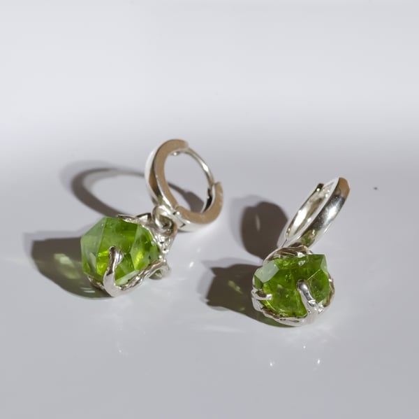 Сережки з хризолітами