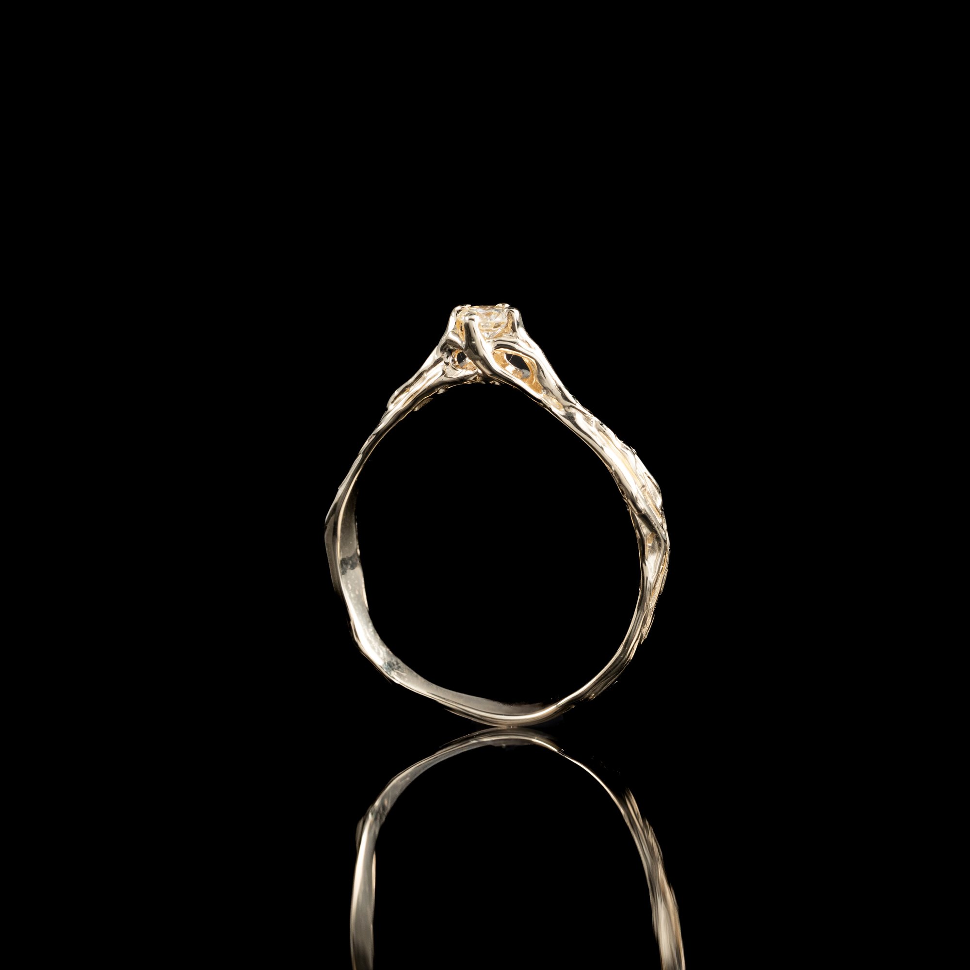 Золота каблучка з діамантом - зображення 4