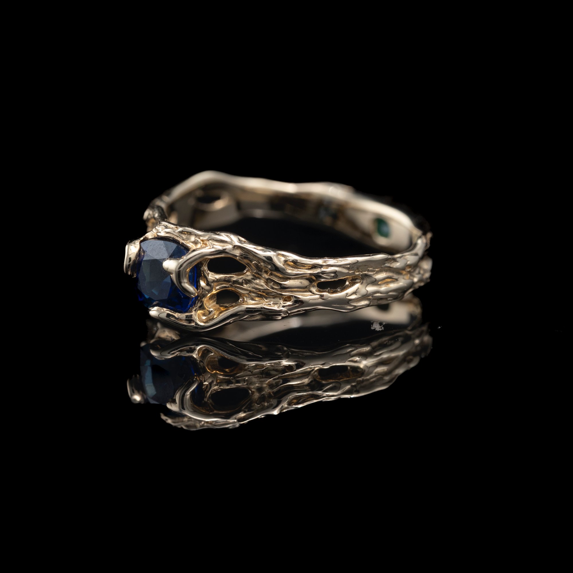 Золота каблучка з сапфіром та смарагдом - зображення 2