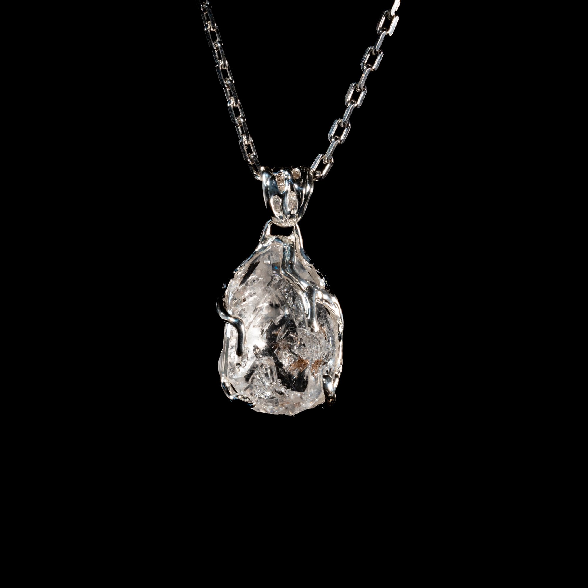 Кулон з кварцом з включеннями