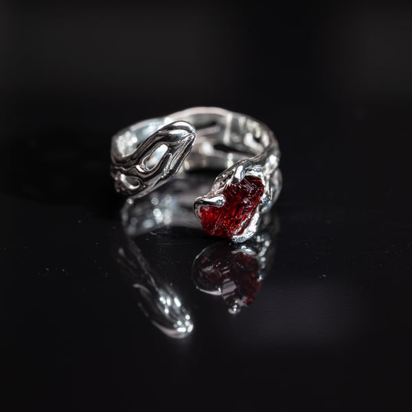 Каблучка з гранатом