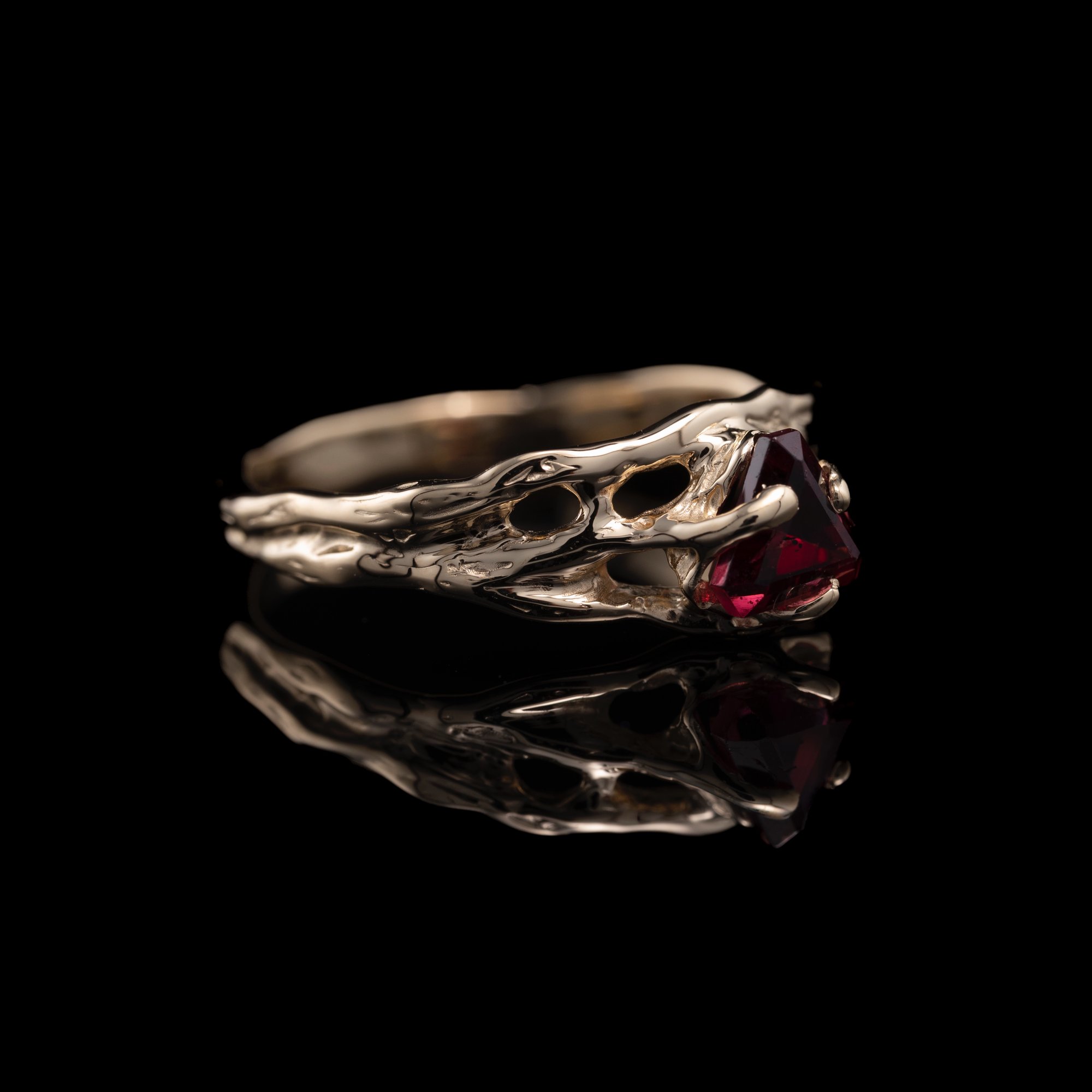 Золота каблучка з гранатом - зображення 3