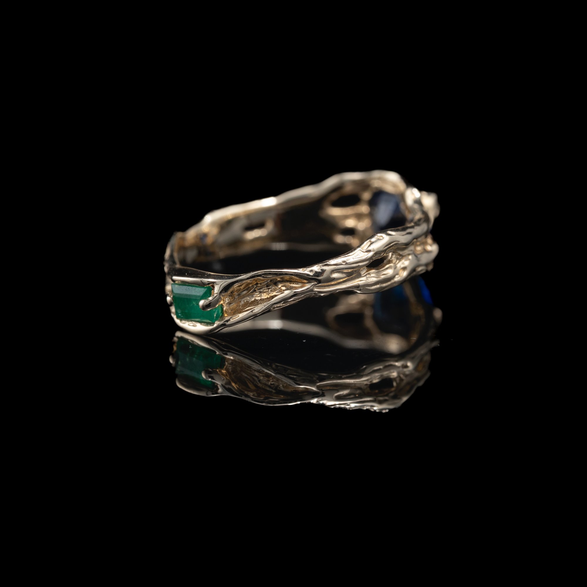 Золота каблучка з сапфіром та смарагдом - зображення 5