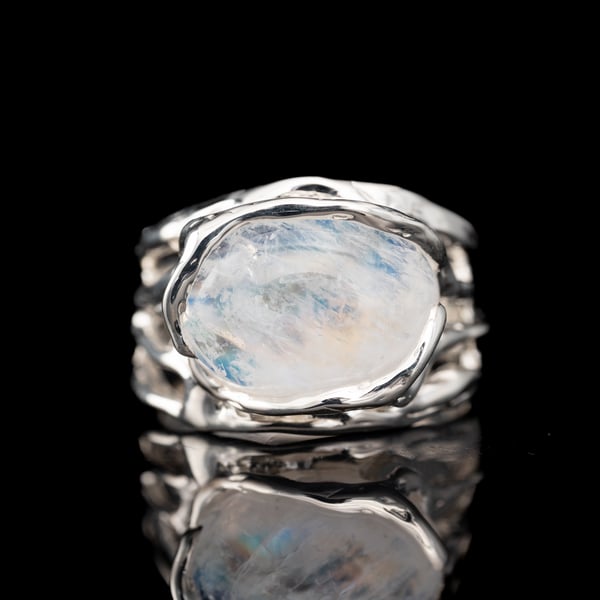 Каблучка з місячним камінням