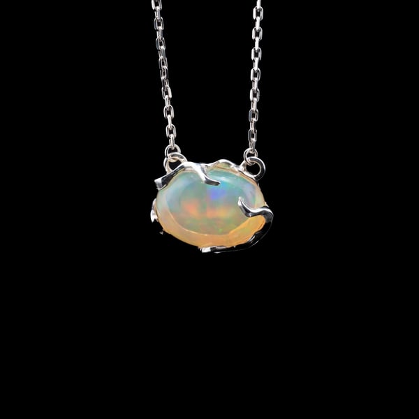 Кулон з опалом