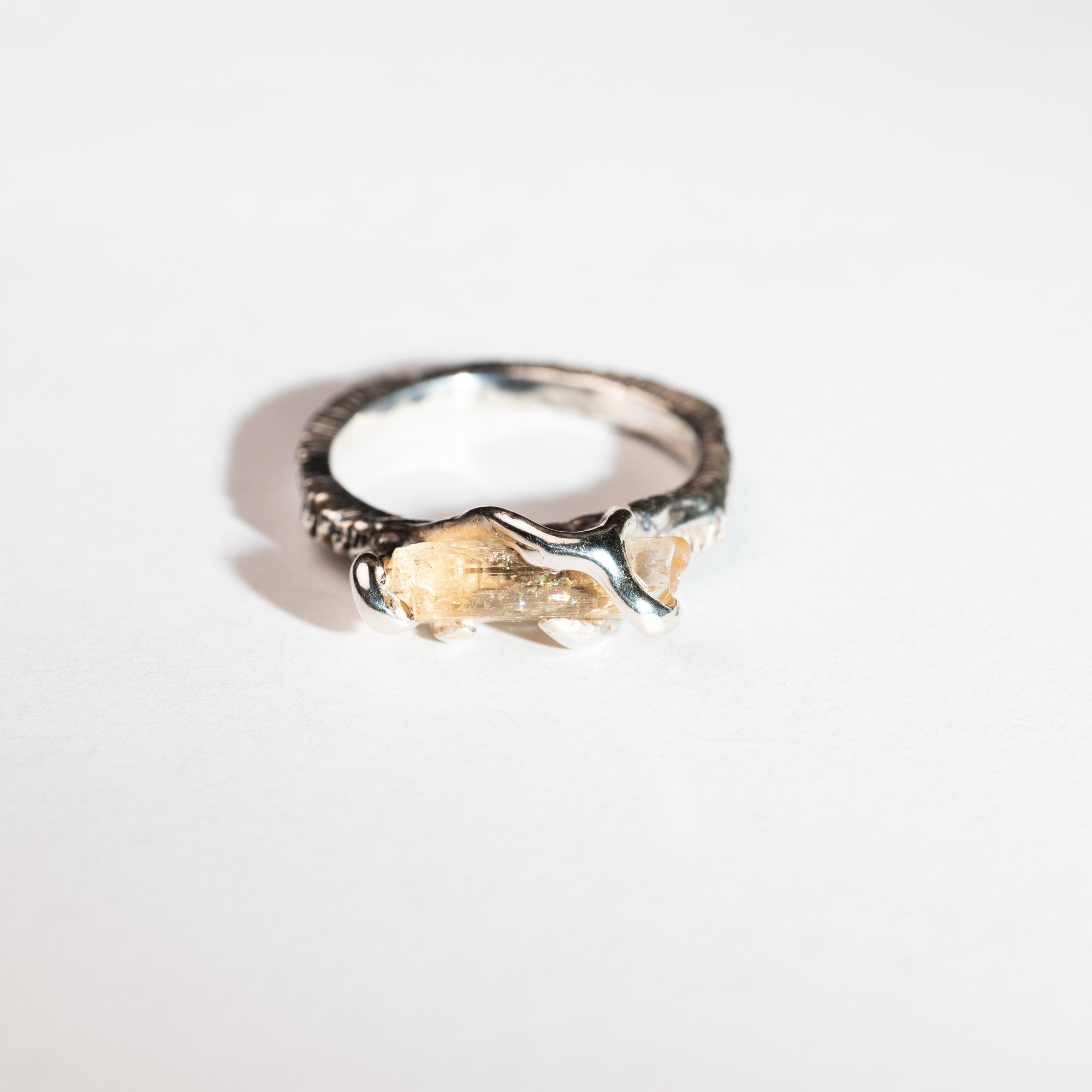 Каблучка з топазом імперіалом