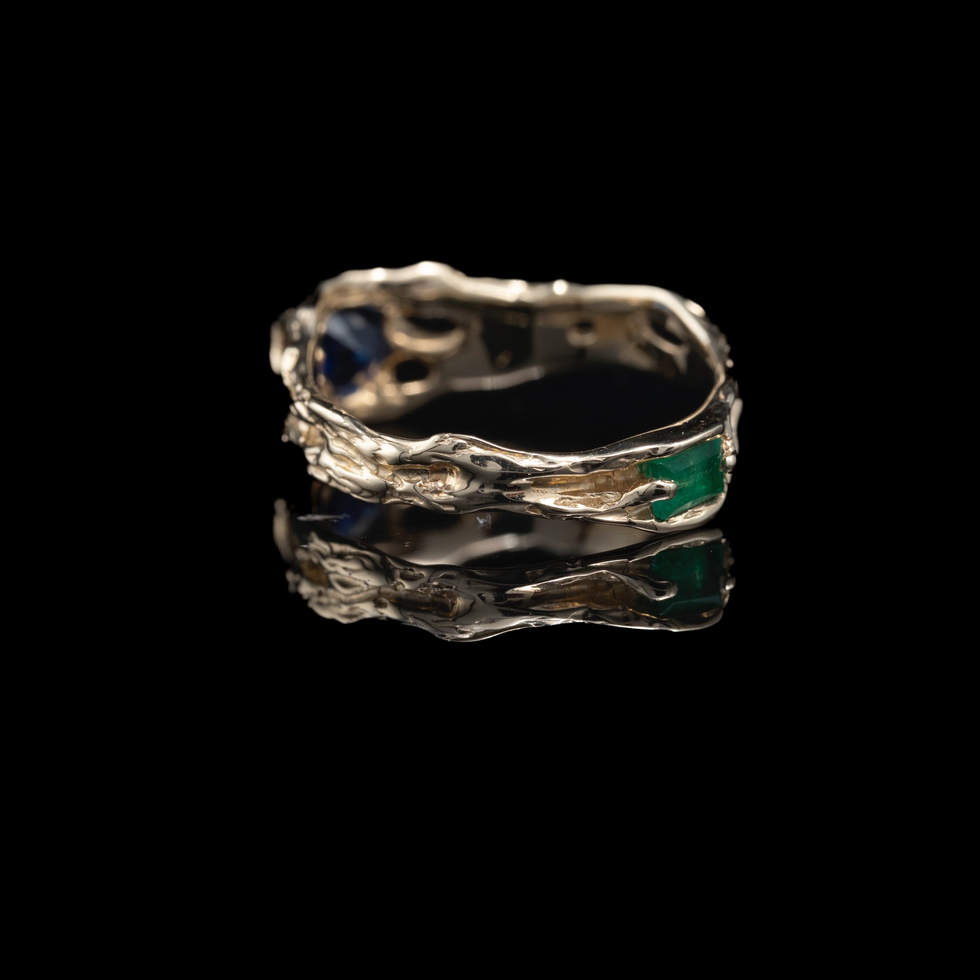 Золота каблучка з сапфіром та смарагдом - зображення 3