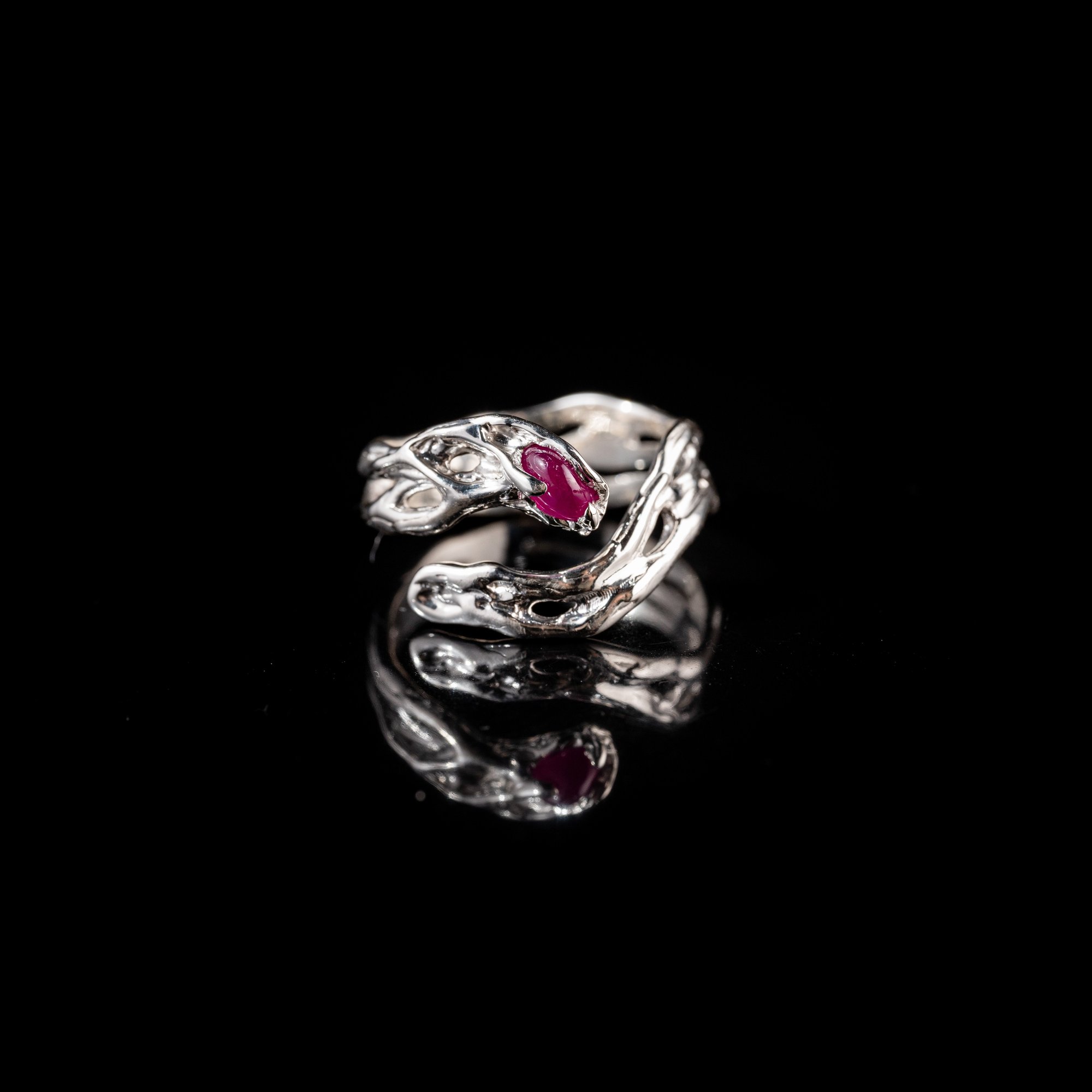 Каблучка з рубіном