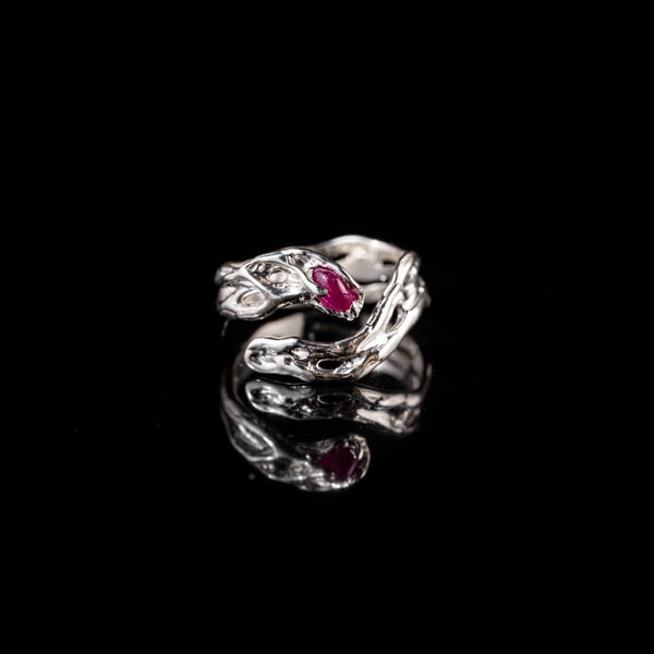 Каблучка з рубіном