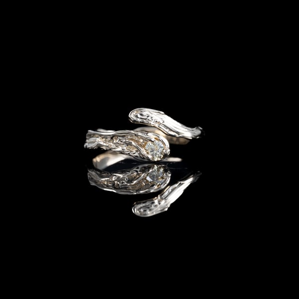 Золота каблучка з діамантом