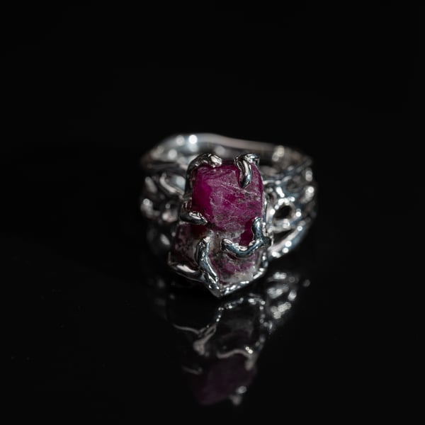 Каблучка з рубіном