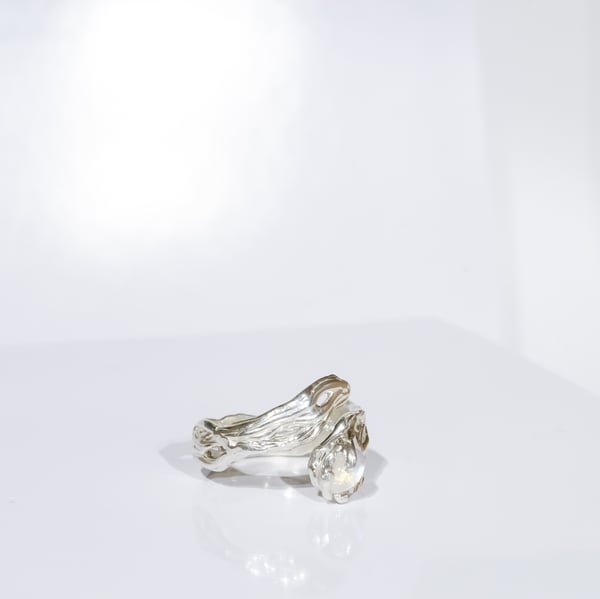 Каблучка з місячним камінням