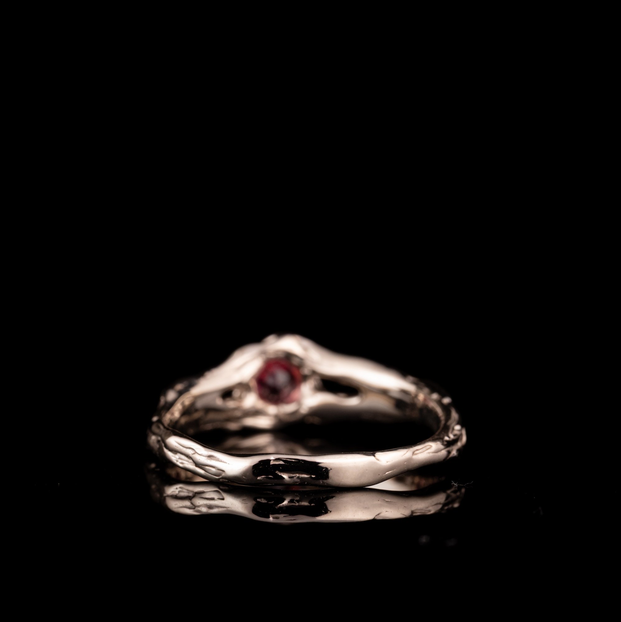 Каблучка з білого золота зі шпіннелю - зображення 6