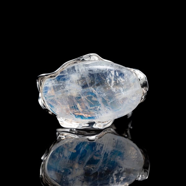 Каблучка з місячним камінням