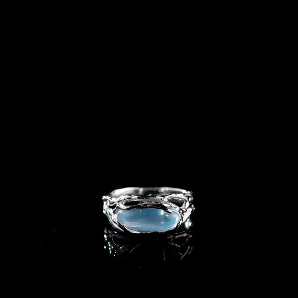 Каблучка з місячним камінням