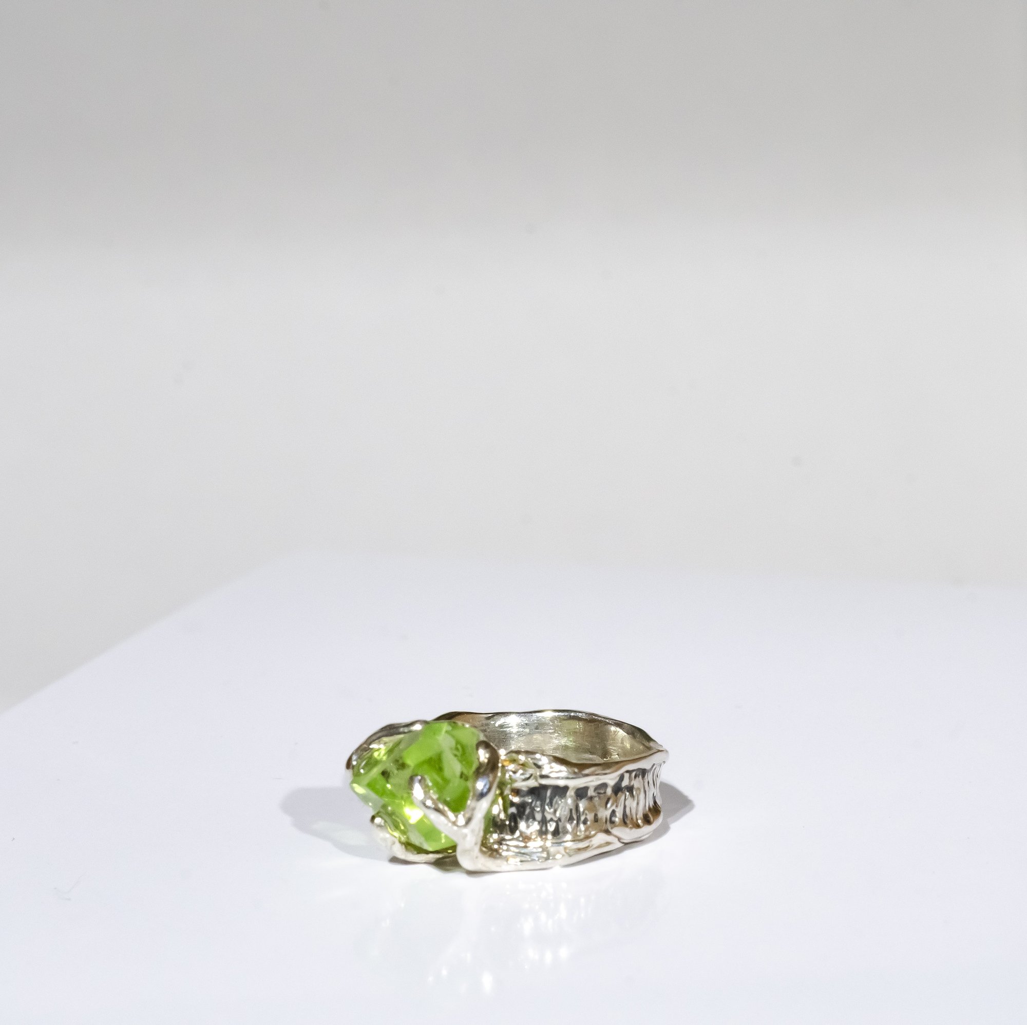 Каблучка з хризолітом - зображення 2