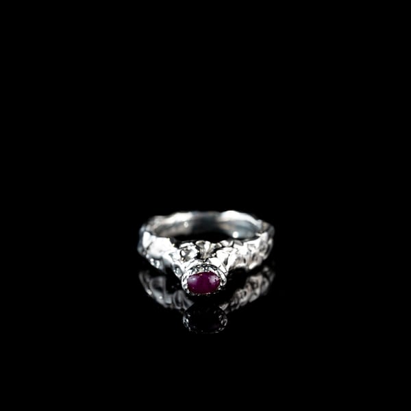 Каблучка з рубіном