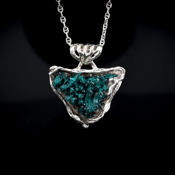 Кулон з діоптазом