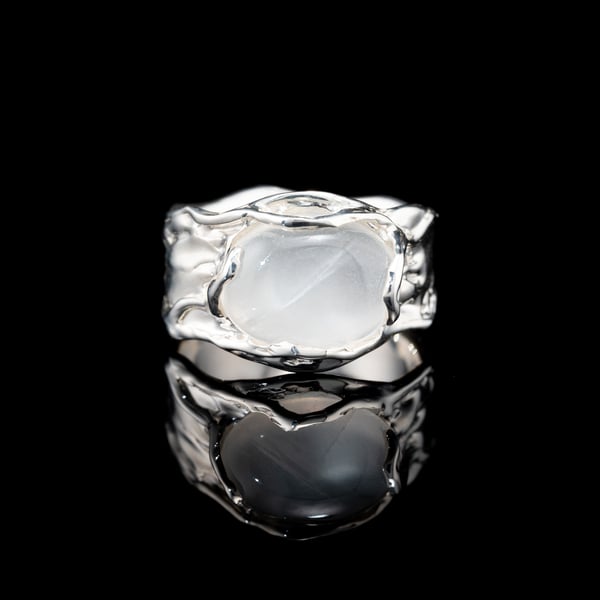 Каблучка з місячним камінням