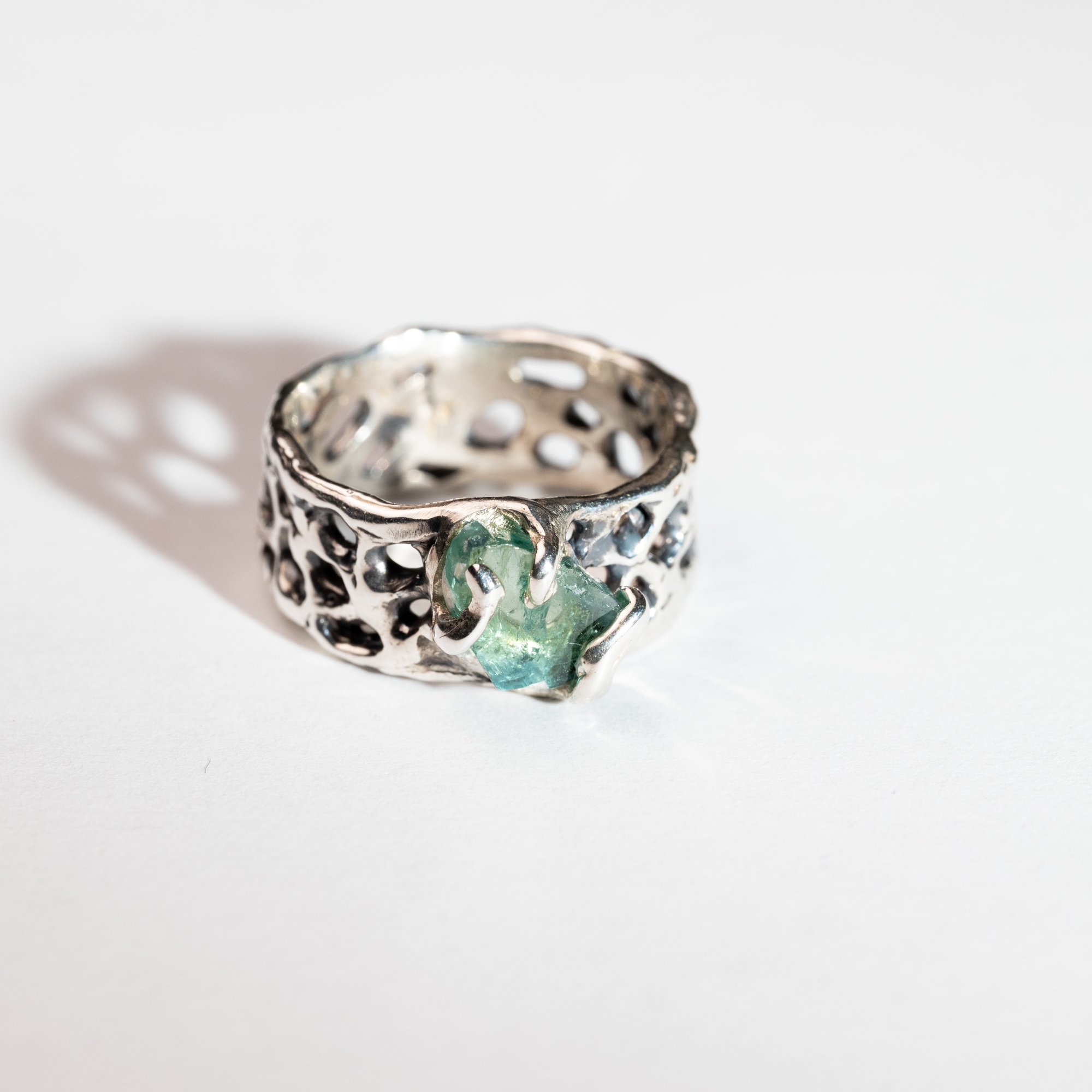 Каблучка з індиголітом