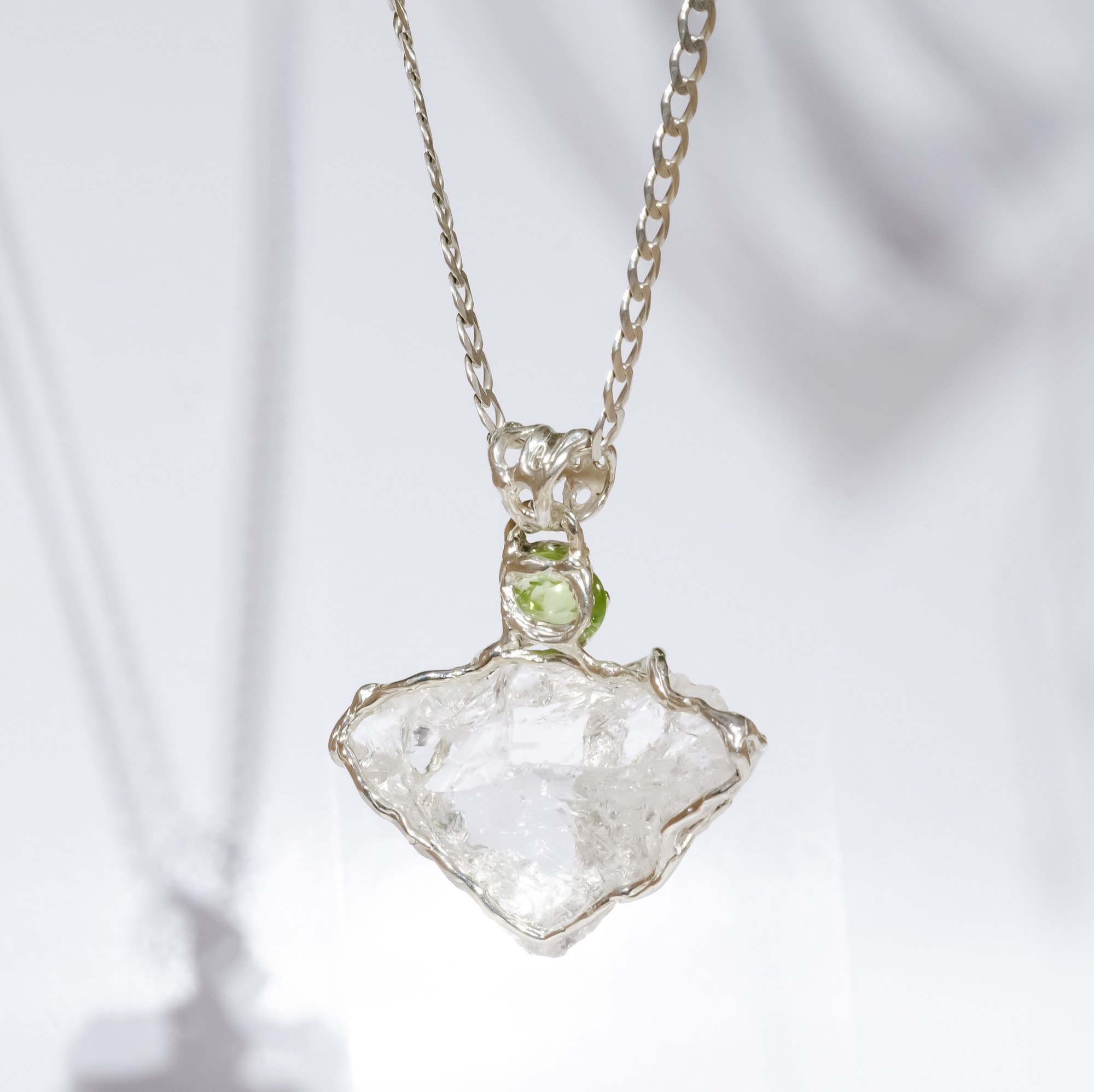 Кулон з гірським кришталем та хризолітом - зображення 5