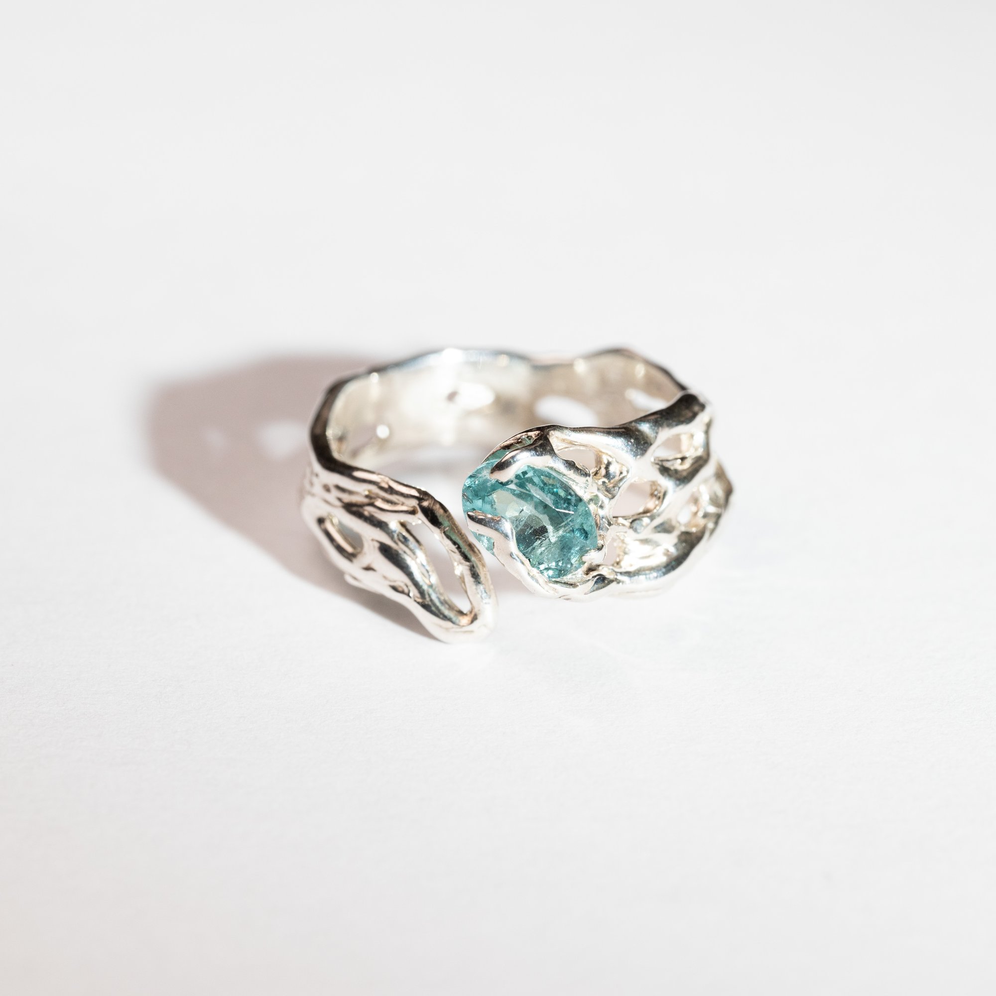 Каблучка з турмаліном кольором параїба