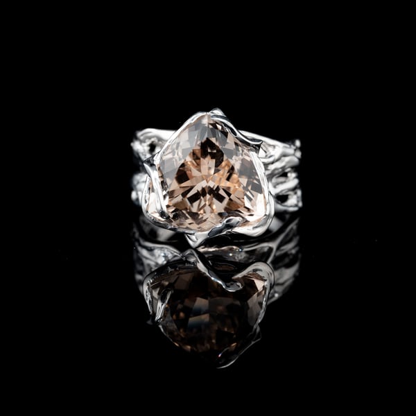 Каблучка з винним топазом