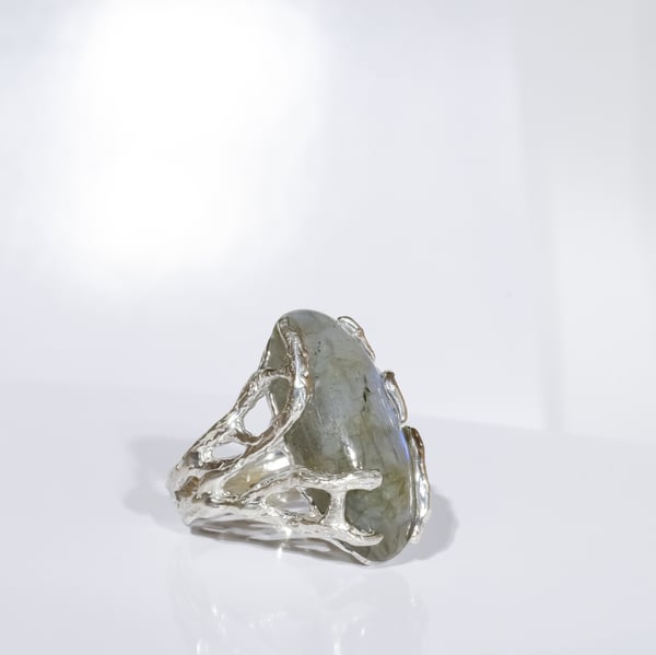 Каблучка з лабрадоритом