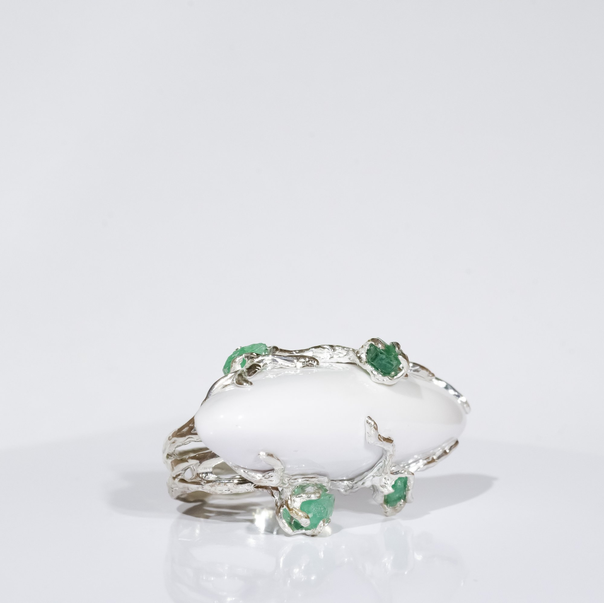 Каблучка з кахолонгом та смарагдами - зображення 8